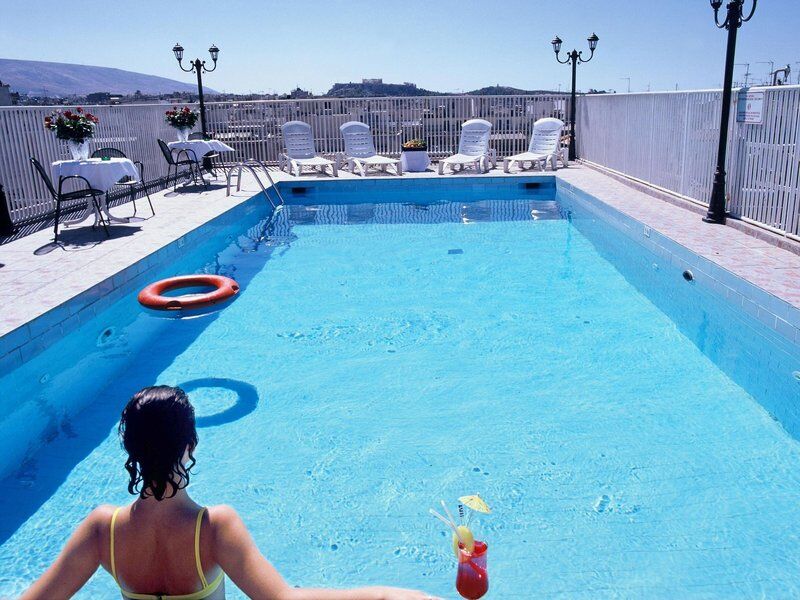 Pan 3 Sterren, Athene ,Atheense Rivièra