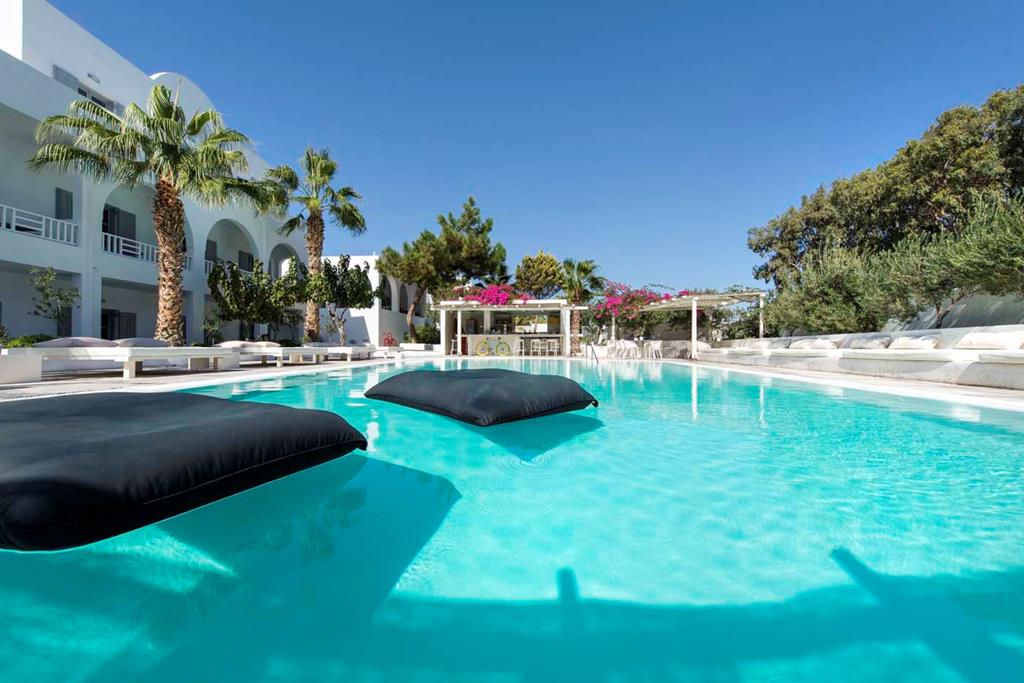 28 Kamari Santorini