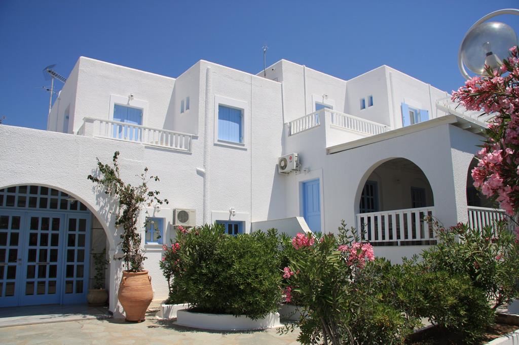 Narges Aliki Paros